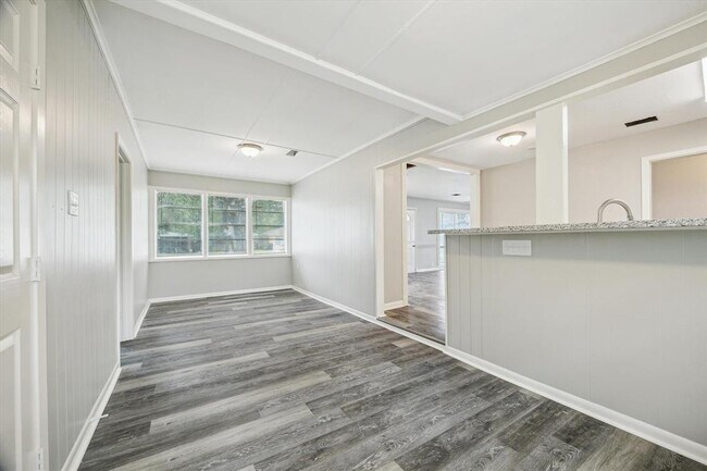 Building Photo - 6306 Thrush Dr