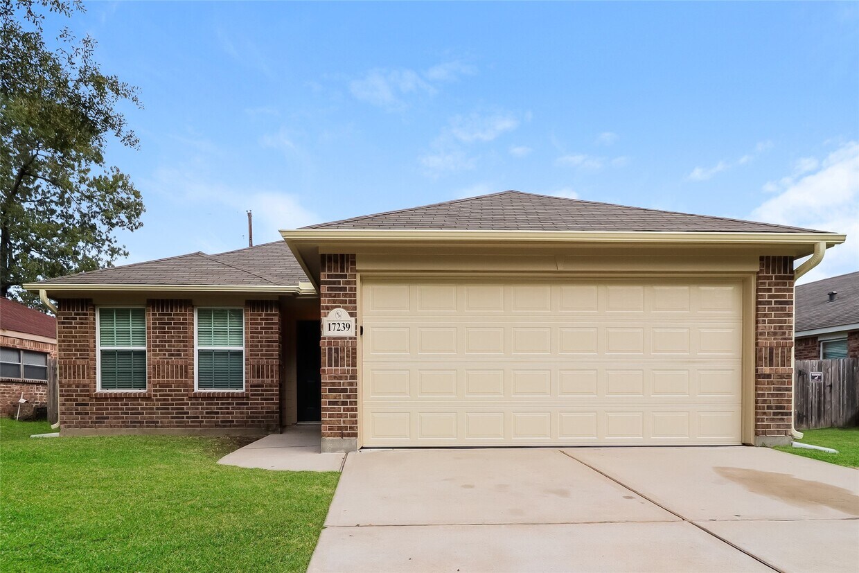 Foto principal - 17239 Glen Oaks Dr