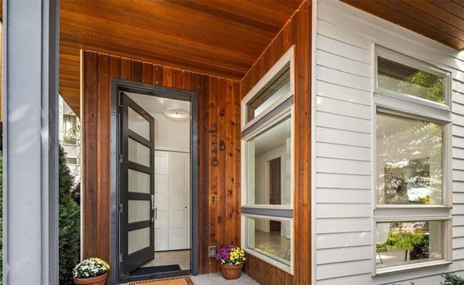 Building Photo - Contemporary 3-Bedroom Queen Anne Townhome with Rooftop Deck and City Views