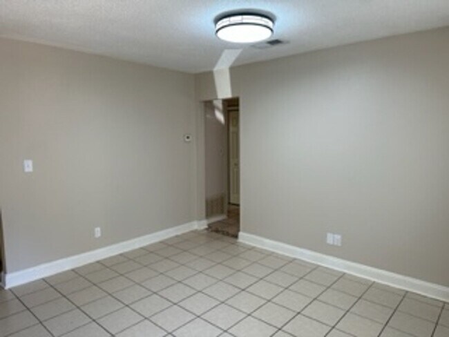 Foto del edificio - 4 Bedroom 2 Bath Home 2,272sqft