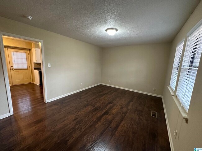 Building Photo - 3113 Cobblestone Dr