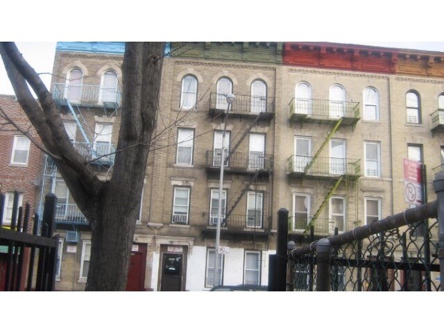 Foto principal - 2535 Church Ave