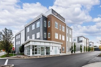 Building Photo - 60 Cross St E