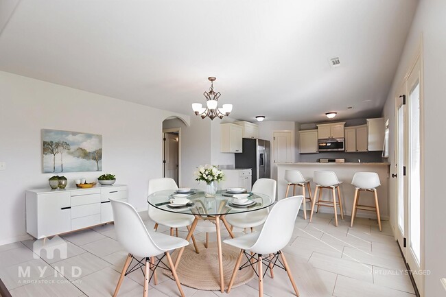 Building Photo - 2403 SW Worthington Ave