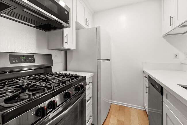 Building Photo - 10960 Ashton Ave