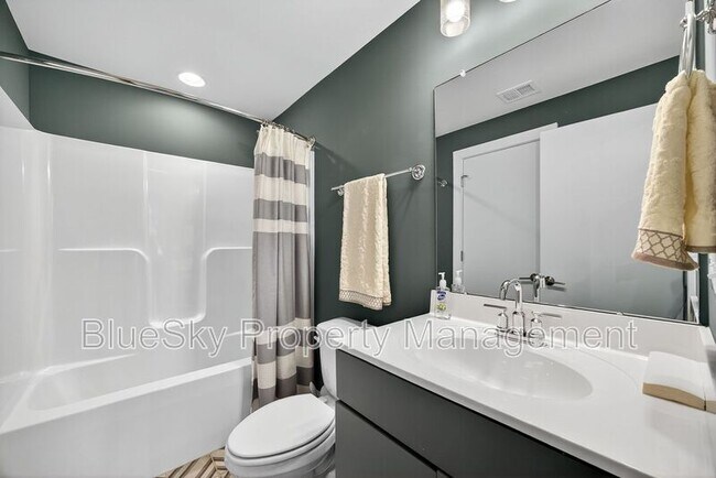 Foto del edificio - 1225 Old Trail Dr