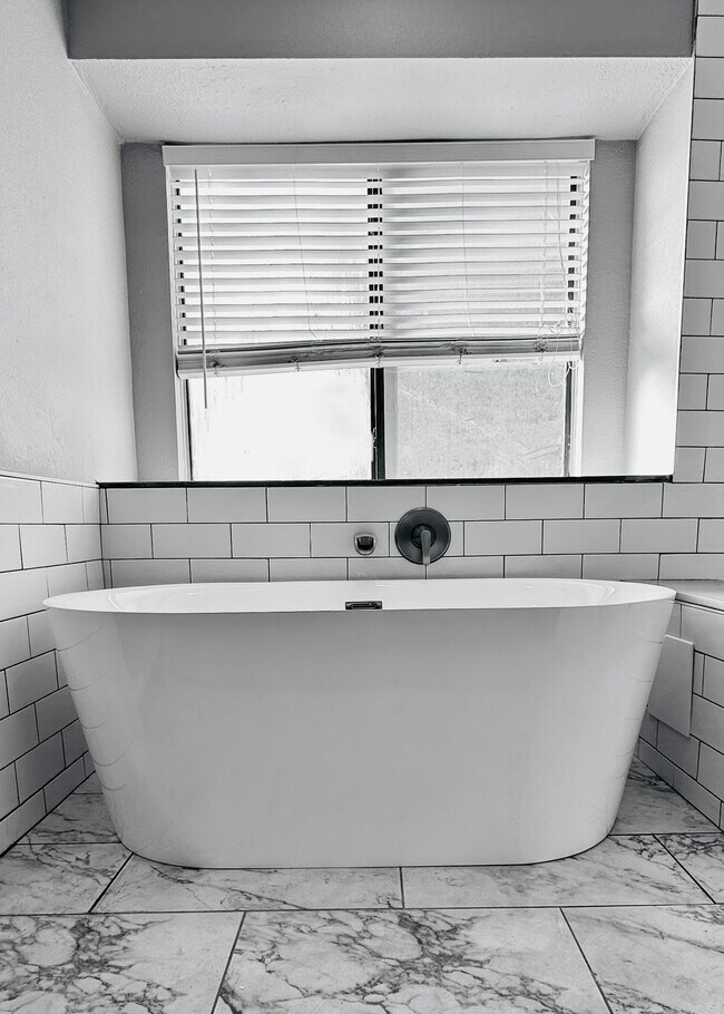Baños renovados - 1542 Glenmore Dr