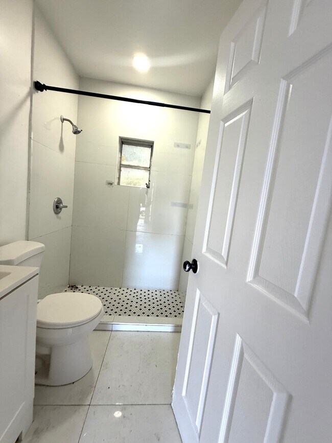 Foto del edificio - 1251 NW 57th St