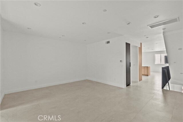 Building Photo - 13944 Vanowen St