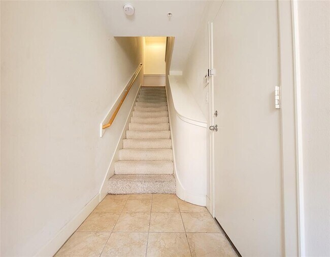 Foto del edificio - 8715 Meadowcroft Dr