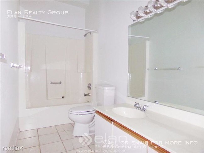 Building Photo - 2 bedroom in HIGHLAND PARK IL 60035