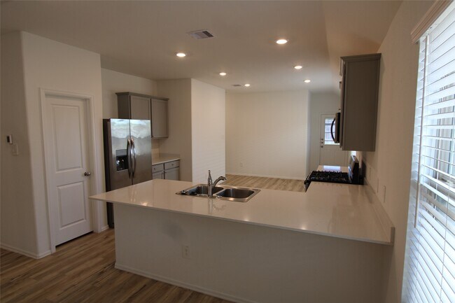 Building Photo - 24030 Steep Climb Dr