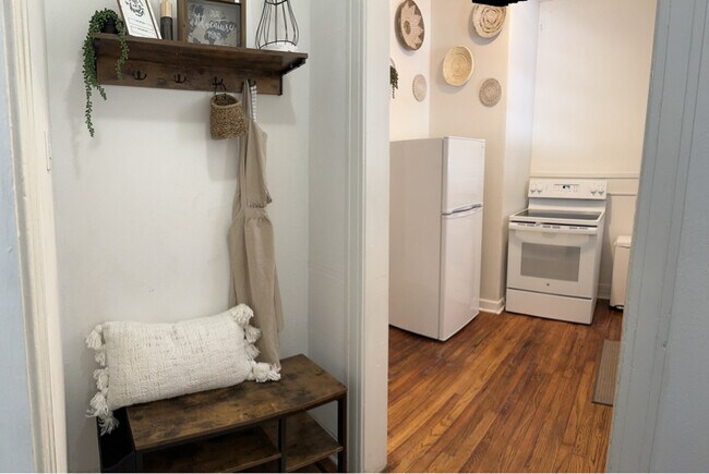 Building Photo - 417 S Prairieville St