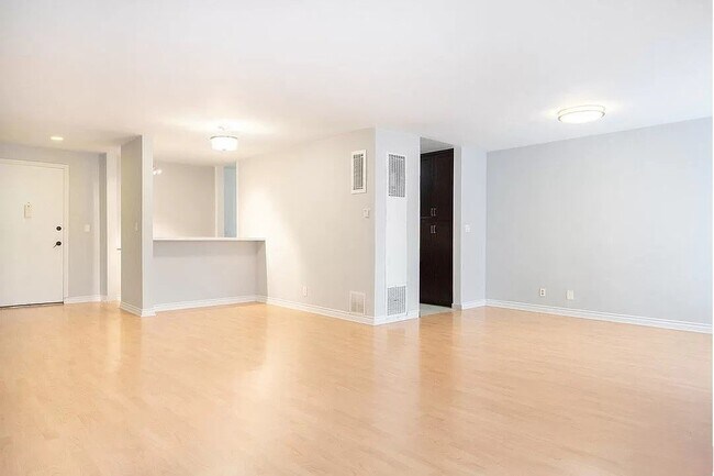 Building Photo - 6425 Green Valley Cir