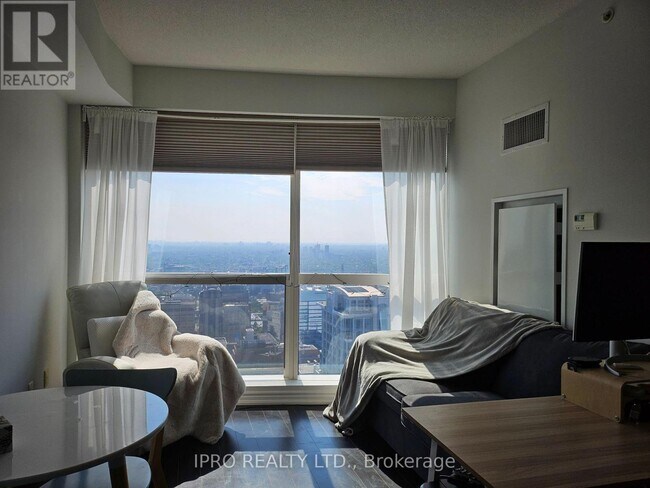 Photo du bâtiment - 386-5386 Yonge St
