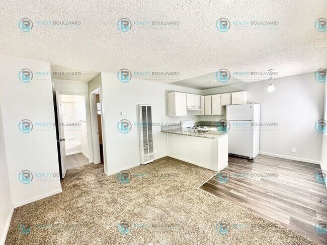 Foto del edificio - Charming 1-Bedroom Retreat with Stylish Fi...