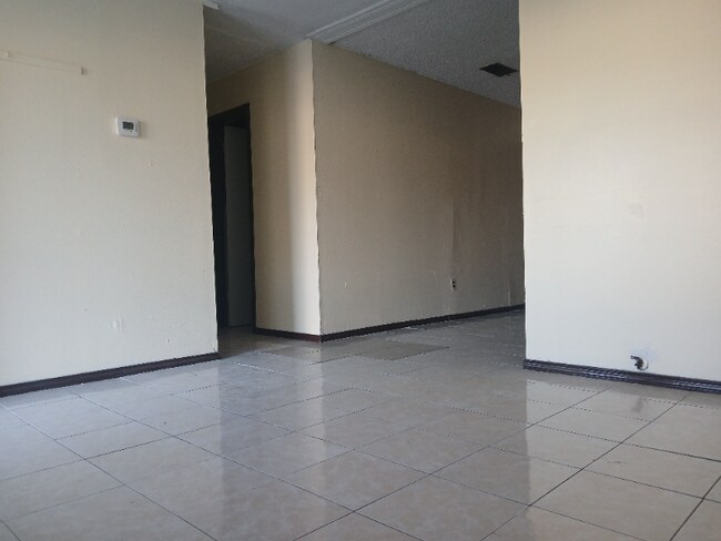 Building Photo - 2623 Dahlgreen Ave