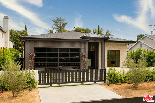 Foto del edificio - 14752 Hartsook St