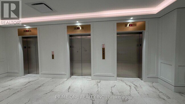 Photo du bâtiment - 4010 Eglinton Ave W