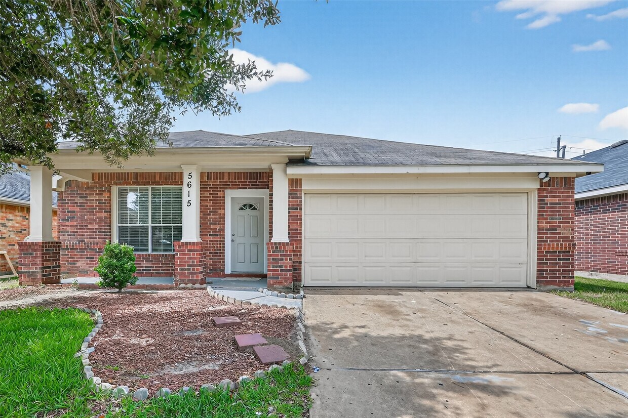 Foto principal - 5615 Brookhollow Oaks Trail