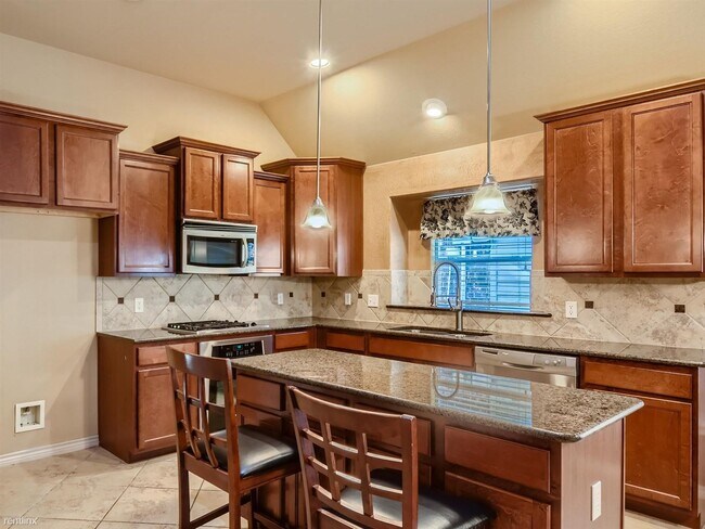 Building Photo - 5 br, 2 bath House - 8125 Cedar Lake Lane