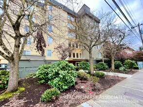 Building Photo - 14023 32nd Ave NE