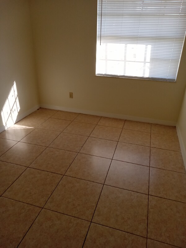 Building Photo - 761 Maderia Ct