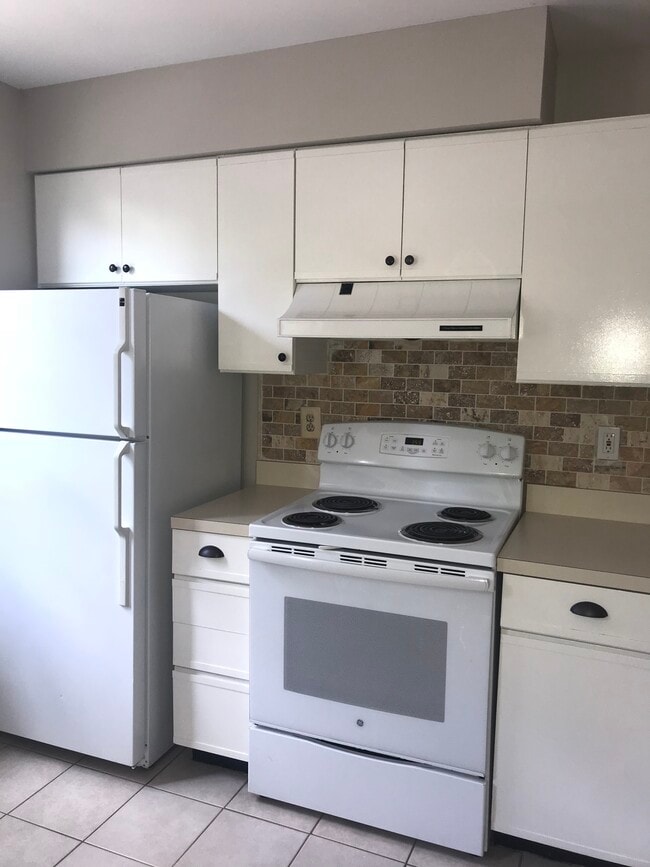 Kitchen - 2929 Elliott St