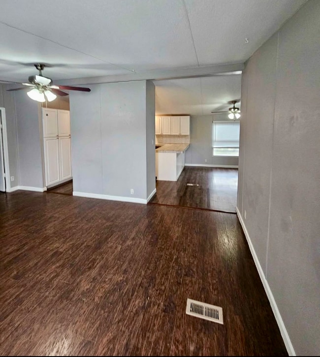 Foto del edificio - 6006 Pleasant Valley Rd