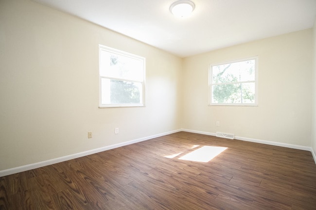 Building Photo - 319 Torrington Dr