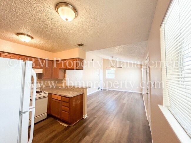 Foto del edificio - 608A Walter Stephenson - Charming 2 Bedroom, 1 Bathroom Apartment Home in Midlothian, TX!