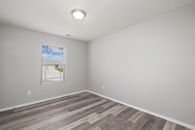 Building Photo - 3 Bedroom Home in Monte Cristo Neighborhood