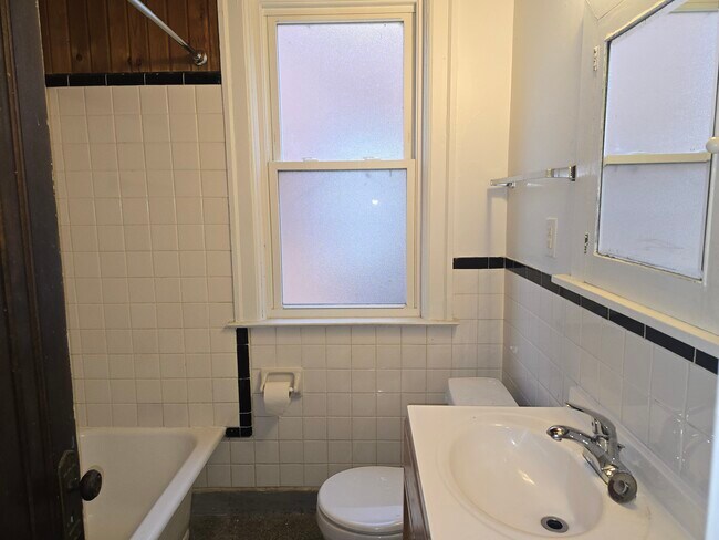 Foto del edificio - 843 Beaconsfield Ave