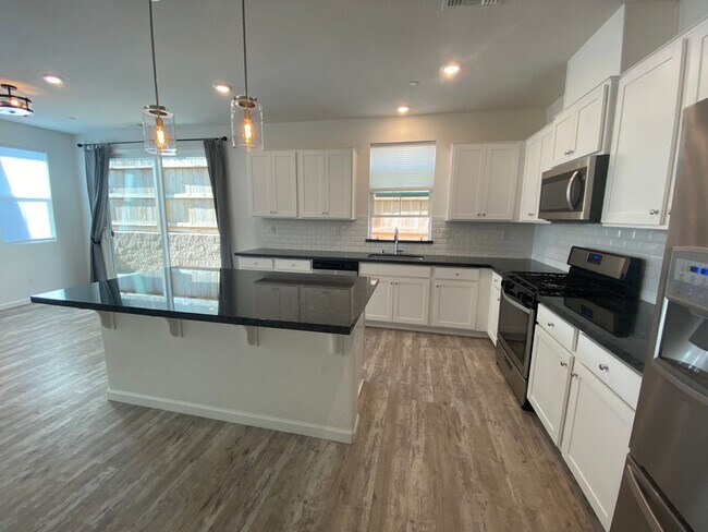 Building Photo - Beautiful Newer Folsom 4 Bedroom!