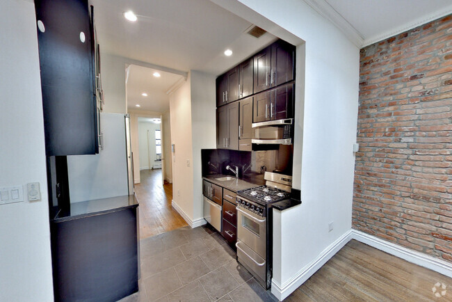 Building Photo - 420 W 51s Street (9th & 10th Ave), #5