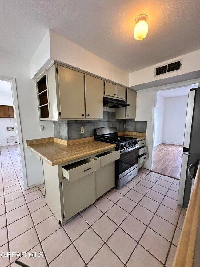 Foto del edificio - 1309 Lonewood Dr