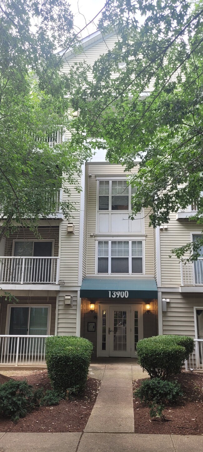 Building Photo - 13900 Farnsworth Ln
