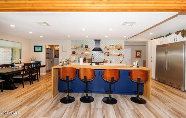 Foto del edificio - 2023 W Windsor Ave