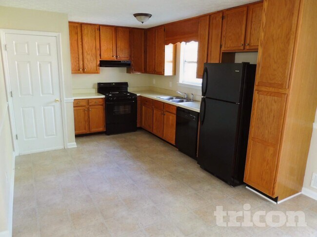 Building Photo - 76 White Pines Ln