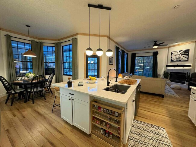 Foto del edificio - 7230 Oakridge Ave