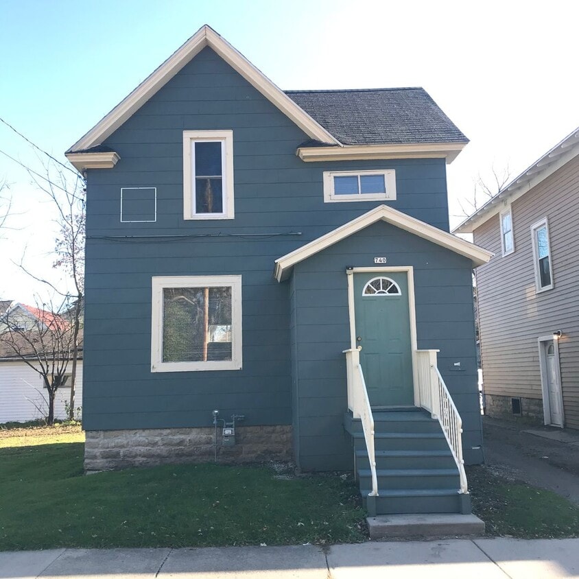 Primary Photo - 740 Wright St