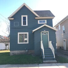 Building Photo - 740 Wright St