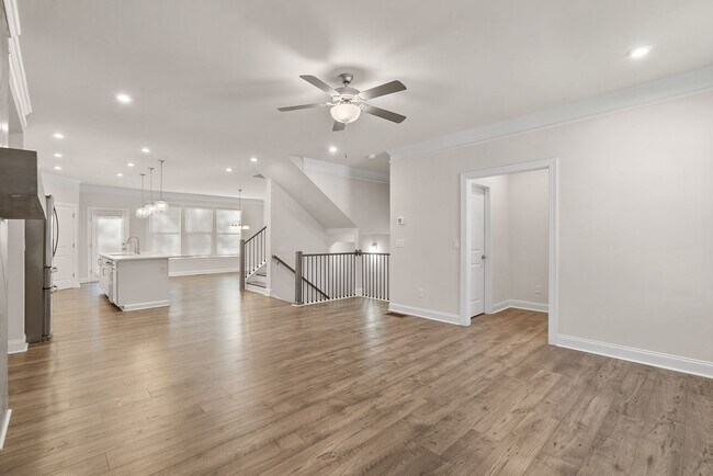 Foto del edificio - 4 BEDROOM TOWNHOME IN CHAMBLEE!