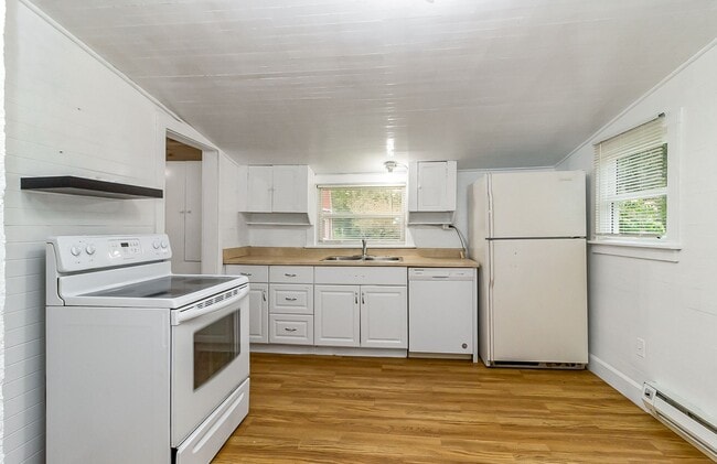 Building Photo - Farmhouse In Snohomish Call Jennifer 425.223.8096