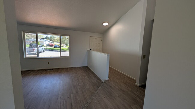 Building Photo - 4625 SW 189th Pl