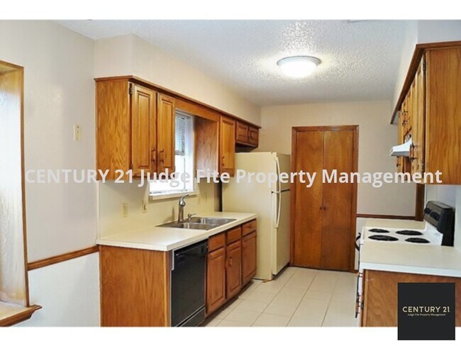 Building Photo - Charming Single Story 3/2/2 in Carrollton ...