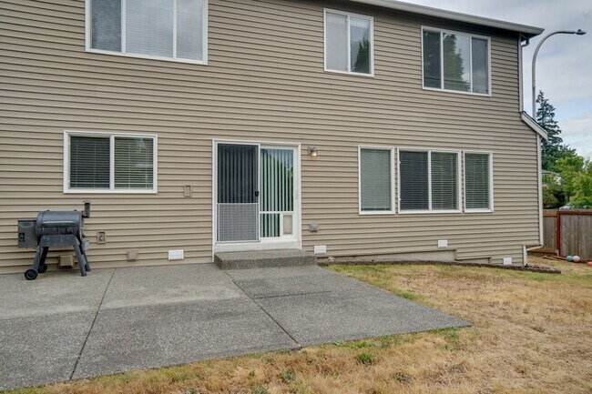 Building Photo - New price!  Beautifully renovated 2 story