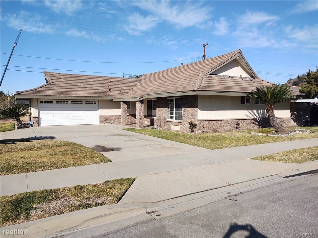 Foto principal - 4 br, 2 bath House - 831 Essex St