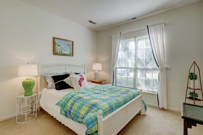 Building Photo - 1600 Sturdivant Dr