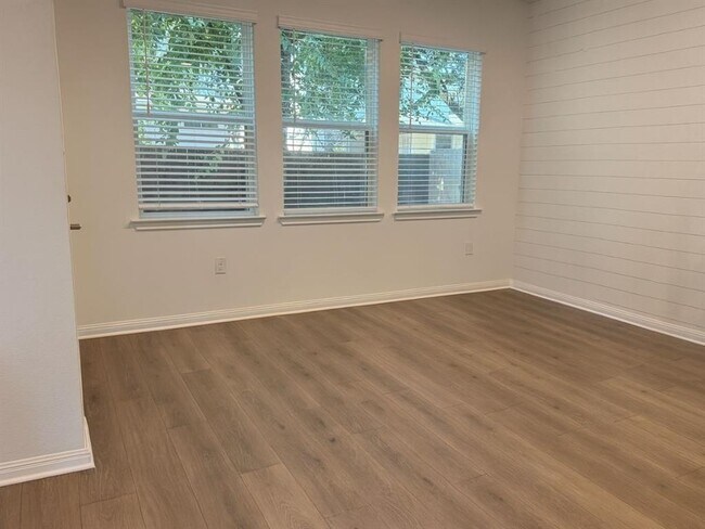 Foto del edificio - 1515 Iberville Dr